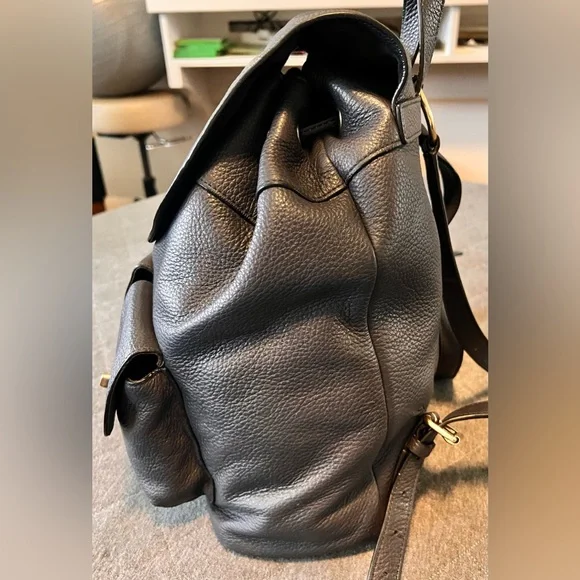 coach 29008 backpack Ridgewood in Pebble Leather : Clothing, Shoes & Jewelry Refined pebble leather Inside zip cell phone and multifunction pockets Inside tech sleeve Drawstring and snap closures recycled polyester lining Top handle with 3 1/4 drop Outside zip and flap pockets Adjustable shoulder straps Luggage sleeve Fits a 15 laptop 11 1/4 (L) x 18 (H) x 6 1/2 (W) Style No. COACH 29008 Billy Midnight Pebbled